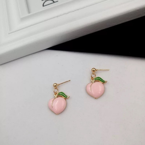 NWT Peaches earrings in yellow gold color setting - Picture 3 of 7